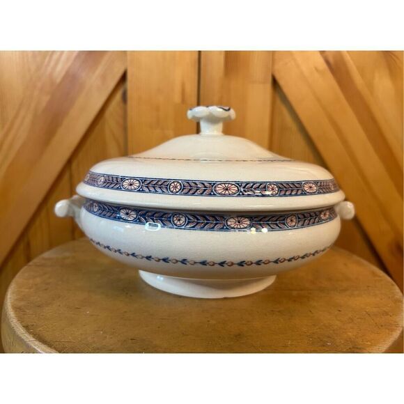 VINTAGE COVERED VEGETABLE BOWL BOSTON PATTERN WEDGWOOD ETRURIA (8202) - Picture 1 of 12
